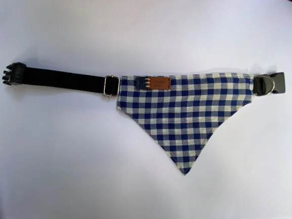 Apaszka – bandana dla psa w kratkę większa