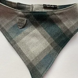 Apaszka w modną kratę dla psiego eleganta S-M