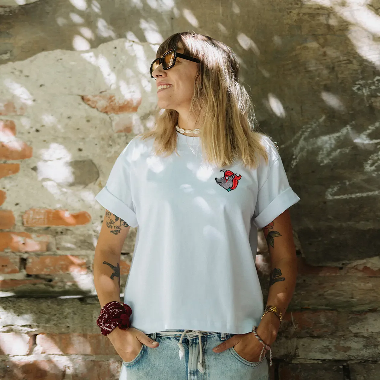 Koszulka damska z haftem bia艂a