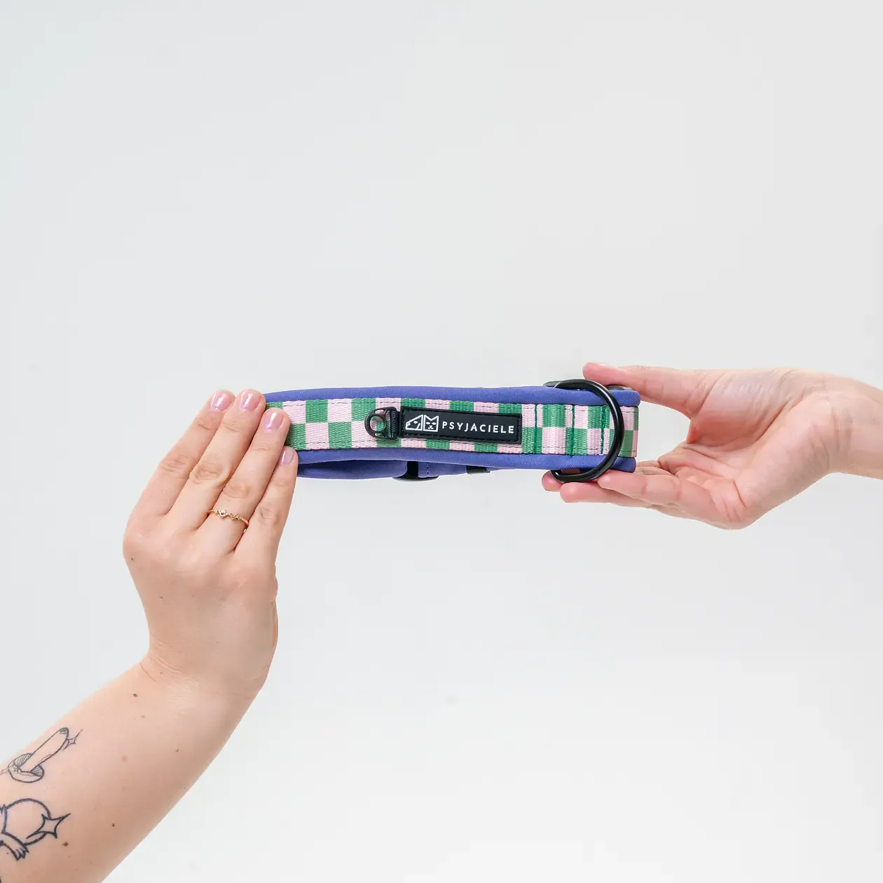 Obro偶a z klamr膮 SUPER SOFT "艢wiat zza krat taki kolorowy"