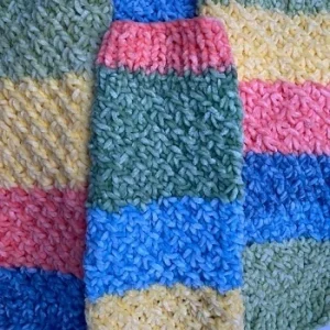 Sweter ręcznie robiony w kolorowe paski M