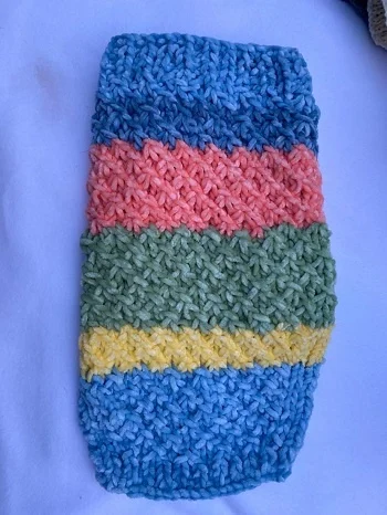 Sweter ręcznie robiony w kolorowe paski M - Image 2